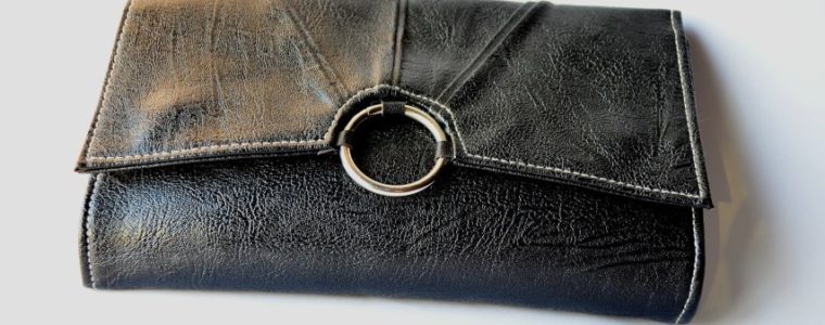 Kleine schwarze Clutch