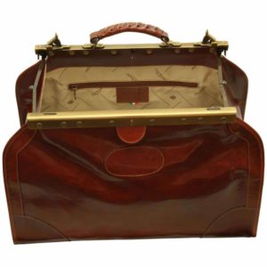 Geöffnete Reisetasche old america