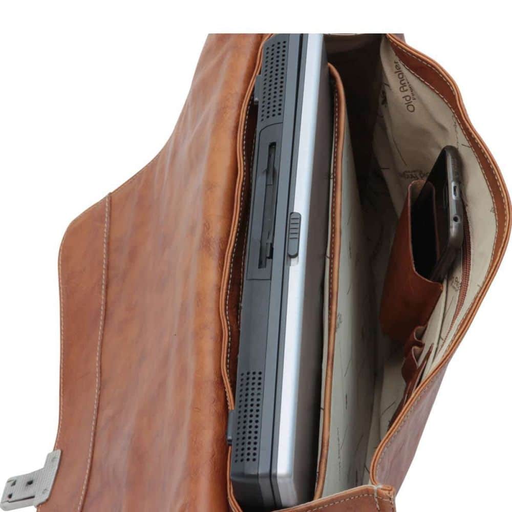 Quer und offene Laptoptasche mit gepolstertem Laptopfach